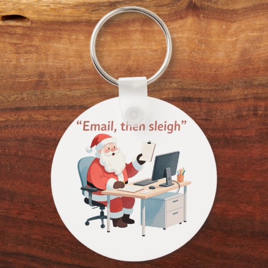 Kerstman werkt aan een bureau terwijl hij kerstmai sleutelhanger (Voorkant)