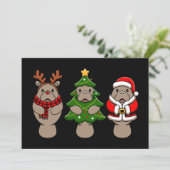 Kerstmanatee Trio Kerstman Rendier Boom Kerstmis Kaart (Staand voorkant)