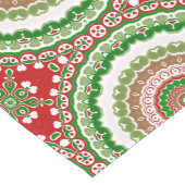 Kerstmandala in rood, groen en warm goud medium tafelloper (Hoek)