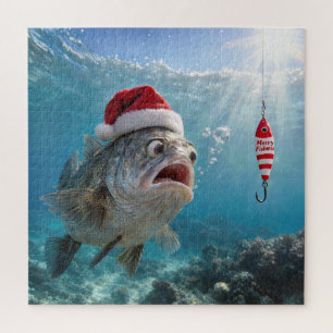 Kerstmanhoed op een grote vis legpuzzel