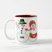 kerstmannen houden van Mok met glazen koffie (Links)