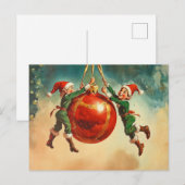 Kerstmannen met een enorm ornament briefkaart (Voorkant / Achterkant)