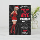 Kerstmeisje Naughty or Nice Kerstfeest Uitnodiging (Staand voorkant)