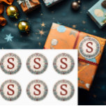kerstmengok ronde sticker<br><div class="desc">Een vintage kerstkrans cadeau sticker met je initiaal(s). Vergeet niet om de brief te veranderen! Voeg uw aangepaste formulering toe aan dit ontwerp door gebruik te maken van de "Edit this design sjabloon"-vakken aan de rechterkant van het item, of klik op de knop "Customize It" om de tekst te rangschikken,...</div>