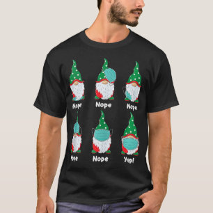 Kerstmis 2020 Gnomes met een verkeerd masker Funny T-shirt