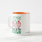 Kerstmis 2020 | Jaar van de afgrendeling Tweekleurige Koffiemok (Voorkant links)