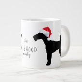 Kerstmis: Airedale Terrier Dogs Santa Hat Monogram Grote Koffiekop (Voorkant rechts)