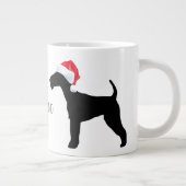 Kerstmis: Airedale Terrier Dogs Santa Hat Monogram Grote Koffiekop (Rechts)
