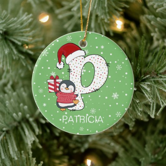 Kerstmis Alphabet P Santa Hat Penguin Sneeuwvlok Keramisch Ornament (Boom)