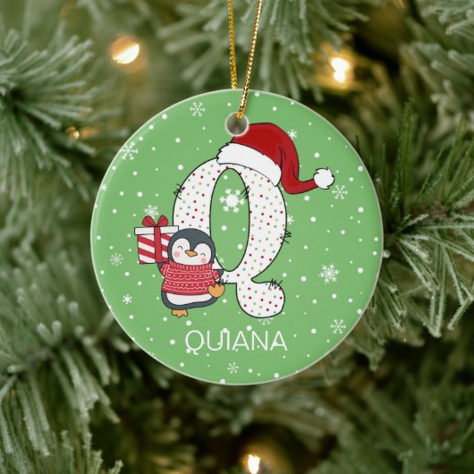 Kerstmis Alphabet Q Santa Hat Penguin Sneeuwvlok Keramisch Ornament (Boom)