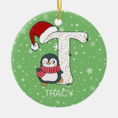 Kerstmis Alphabet T Santa Hat Penguin Sneeuwvlok Keramisch Ornament (Voorkant)