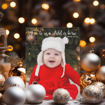 Kerstmis Baby Foto geboortedatum Magnet<br><div class="desc">De elegante kerstbevallingskaart met een mooi bijbelvers over Jezus in witte krullende typografie. Voor ons is een kind geboren. Isaiah 9:6. Een mooie pasgeboren baby-vakantiekaart met een volledige foto onder de religieuze scriptie.</div>