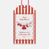 Kerstmis Baby Shower | Kleren van de Kerstman Rood Cadeaulabel (Voorkant)