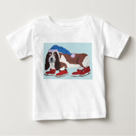 Kerstmis Basset Hound op Schaatsen