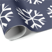 Kerstmis Blauw en Wit Sneeuwvlokken Patroon Cadeaupapier (Rol Hoek)