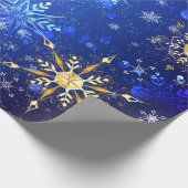 Kerstmis Blauwe Achtergrond met Gouden Sneeuwvlokk Cadeaupapier (Hoek)