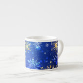 Kerstmis Blauwe Achtergrond met Gouden Sneeuwvlokk Espresso Kop (Voorkant rechts)