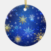 Kerstmis Blauwe Achtergrond met Gouden Sneeuwvlokk Keramisch Ornament (Voorkant)