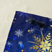 Kerstmis Blauwe Achtergrond met Gouden Sneeuwvlokk Strandlaken (In situ)