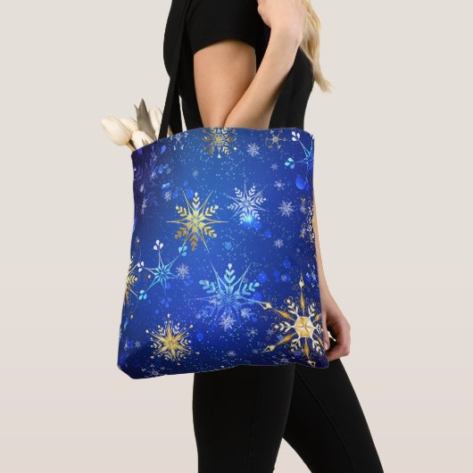 Kerstmis Blauwe Achtergrond met Gouden Sneeuwvlokk Tote Bag (Dichtbij)