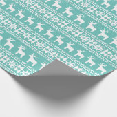 Kerstmis Blauwgroen Snowflake Reindeer Holiday Cadeaupapier (Hoek)