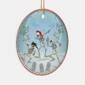 Kerstmis Botten in een Moonlit Snowy Graveyard Keramisch Ornament (Rechts)