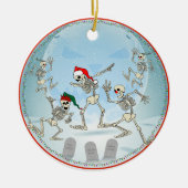 Kerstmis Botten in een Moonlit Snowy Graveyard Keramisch Ornament (Voorkant)