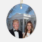 Kerstmis: Donald en Melania Keramisch Ornament (Links)