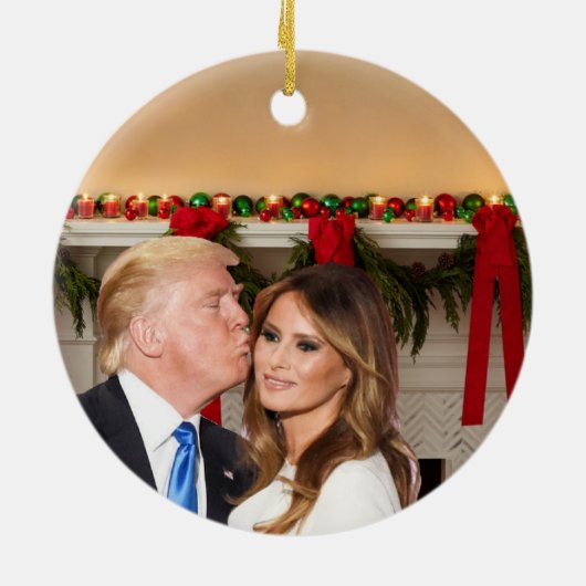 Kerstmis: Donald en Melania Keramisch Ornament (Achterkant)