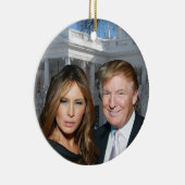 Kerstmis: Donald en Melania Keramisch Ornament (Rechts)