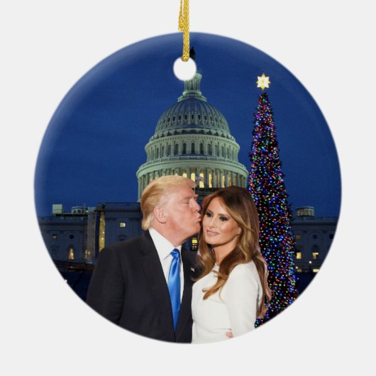 Kerstmis: Donald en Melania Keramisch Ornament (Achterkant)