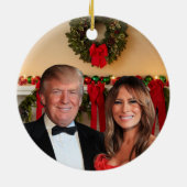 Kerstmis: Donald en Melania Keramisch Ornament (Achterkant)