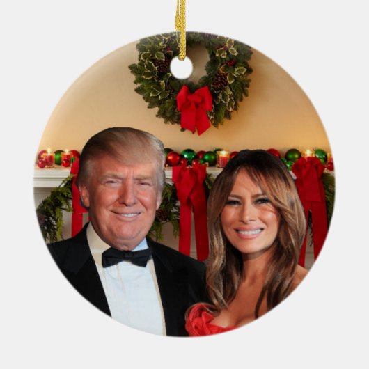 Kerstmis: Donald en Melania Keramisch Ornament (Achterkant)