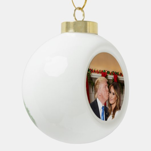 Kerstmis: Donald en Melania Keramische Bal Ornament (Links)