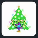 Kerstmis en Hanukkah samen Vierkante Sticker<br><div class="desc">Met kerstboom en menora met joodse davidster omgeven door vakantie-cadeaus op wenskaarten,  portokosten,  cadeau-ideeën en kleding voor het gezin.</div>