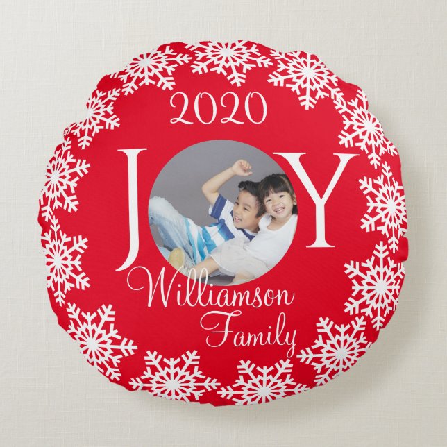 Kerstmis Familie "JOY" Rood met witte sneeuwvlok H Rond Kussen (Voorkant)