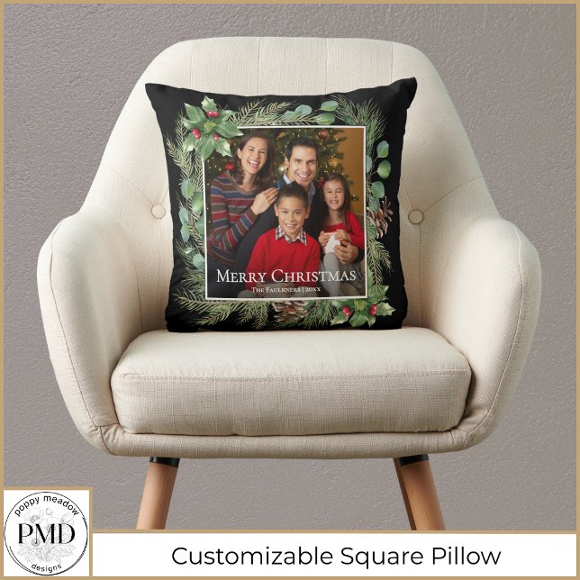 Kerstmis Foto Krans Botanisch Kussen (Merry Christmas Photo Wreath Botanical Square Pillow with Your Photo, Name, Year.)