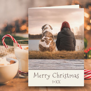 Kerstmis foto van hond en baasje op rustic hout feestdagen kaart