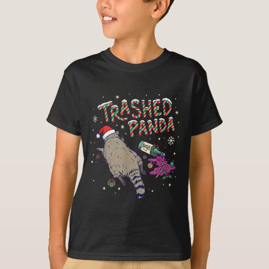 Kerstmis Funny Trashed Panda Wasbeer Wordt Dronken T-shirt (Voorkant)