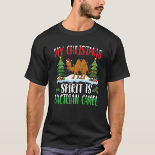 Kerstmis geest is Bactrisch kameel draagt Santa H T-shirt