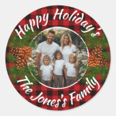 Kerstmis gepersonaliseerde foto rode plaid pinecon ronde sticker (Voorkant)