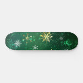Kerstmis Gouden Sneeuwvlokken op Groene Achtergron Persoonlijk Skateboard (Horizontaal)