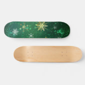 Kerstmis Gouden Sneeuwvlokken op Groene Achtergron Persoonlijk Skateboard (Horizontaal)