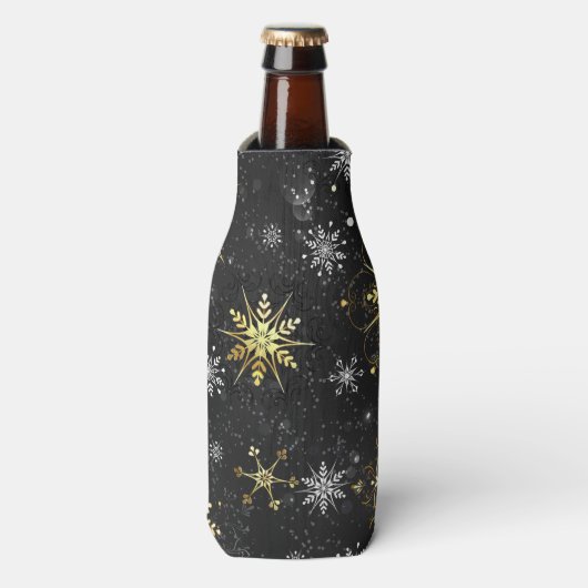 Kerstmis Gouden Sneeuwvlokken op Zwarte Achtergron Flesjeskoeler (Fles Voorkant)