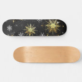 Kerstmis Gouden Sneeuwvlokken op Zwarte Achtergron Persoonlijk Skateboard (Horizontaal)
