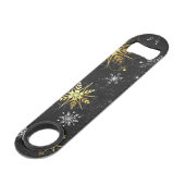 Kerstmis Gouden Sneeuwvlokken op Zwarte Achtergron Speed Flessenopener (Voorkant Gekanteld)