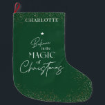 Kerstmis Groen & Goud Glitter Moderne Script Naam Grote Kerstsok<br><div class="desc">Elegant kerst kous ontwerp in feestelijke dennengroen met subtiele gouden glitter motieven. Voeg jouw naam toe aan deze kerstvakantie Kousen en creëer uw aangepaste ontwerp.</div>