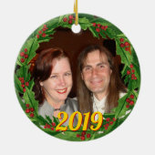 Kerstmis Holly krans aangepaste foto Keramisch Ornament (Achterkant)