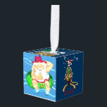 Kerstmis in Australië Kubus Ornament<br><div class="desc">De kerstversiering van Aussie omvat afbeeldingen van de Kerstman op het strand, zes witte boomkangoeroes die de slee naar een daktop trekken, Possms'en die kerstversieringen op een gomboom hangen, Kangaroo die de nacht voor Kerstmis voorlas aan een joch in haar buidel, en magpies die wachten op de kerstman om zijn...</div>