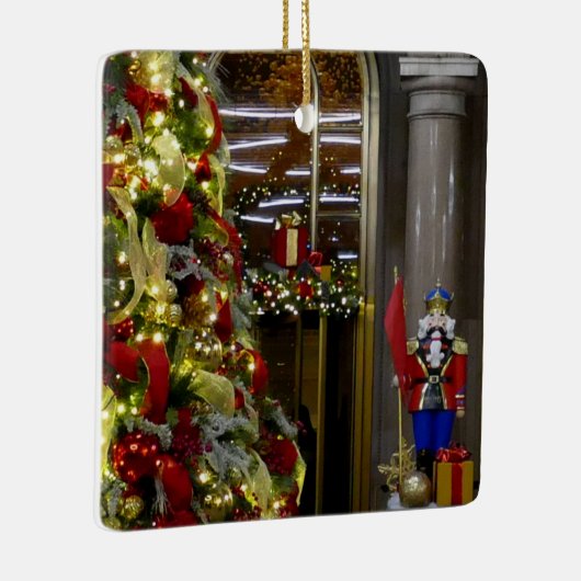 Kerstmis in het Lotte New York-paleis - Keramisch Ornament (Rechts)